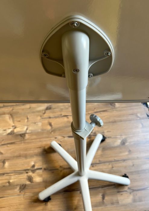 Мобилен флипчарт FRANKEN на колела 68×110 см – магнитна бяла дъска