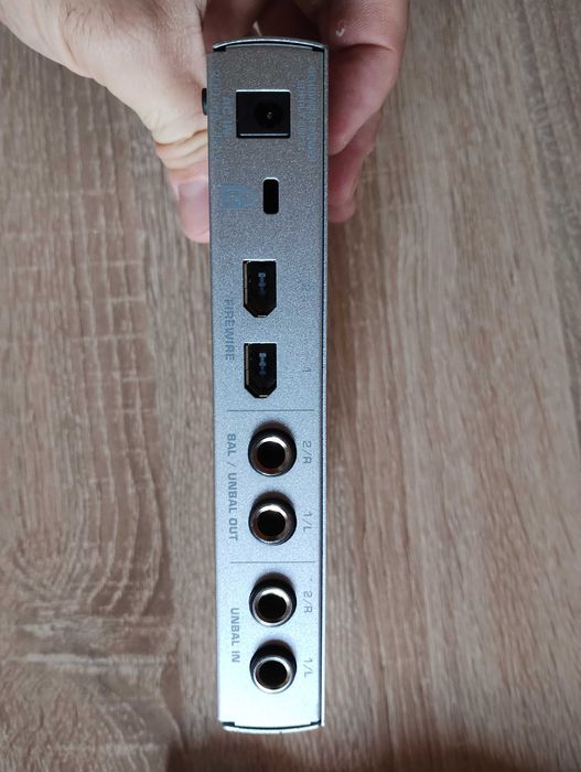 Focusrite Liquid Mix и Behringer FCA202