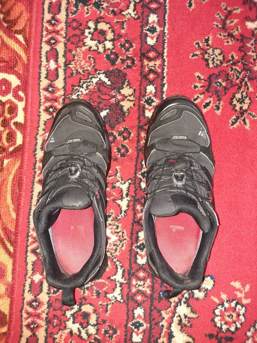 Продам демисезонную кросовки