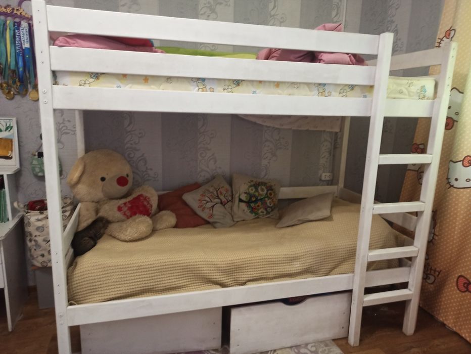 Продам двухяростную кровать