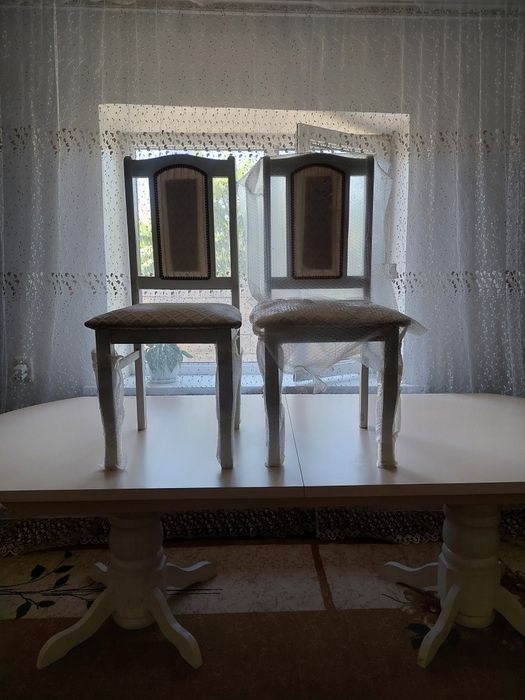Продам стол с 12 стульями. 2.5 метр. Срочно