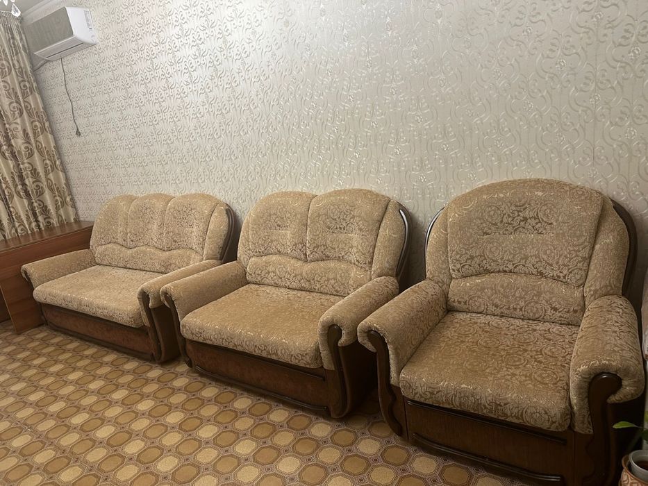 Продам диван 3-2-1 в хорошем состляний