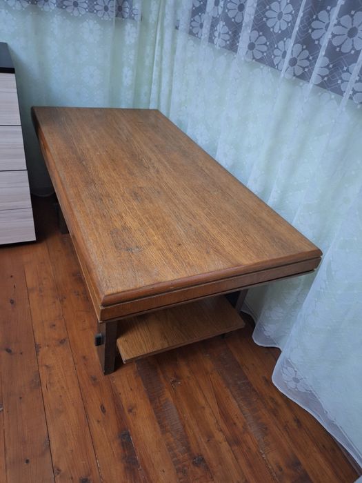 Дървена холна маса