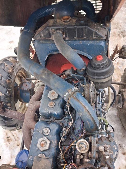 Vând tractor universal 550