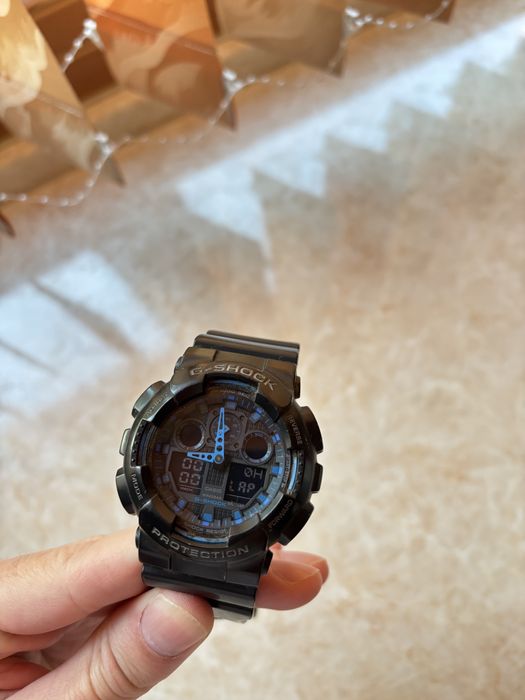 Продавам часовник g shock GA 100