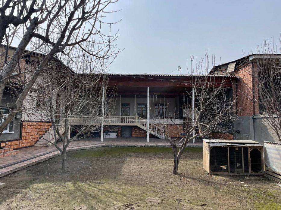 Хасанбой Ёшлик куча 8 сотих ер