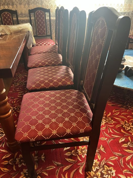 Продается стол со 8 стульями