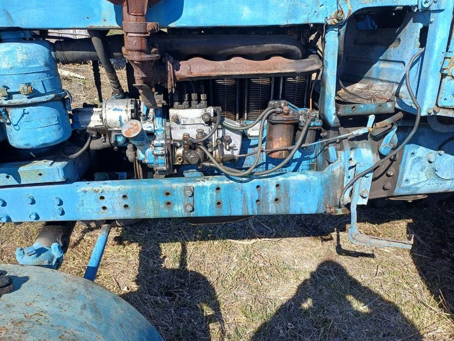 Продам трактор с плугом.