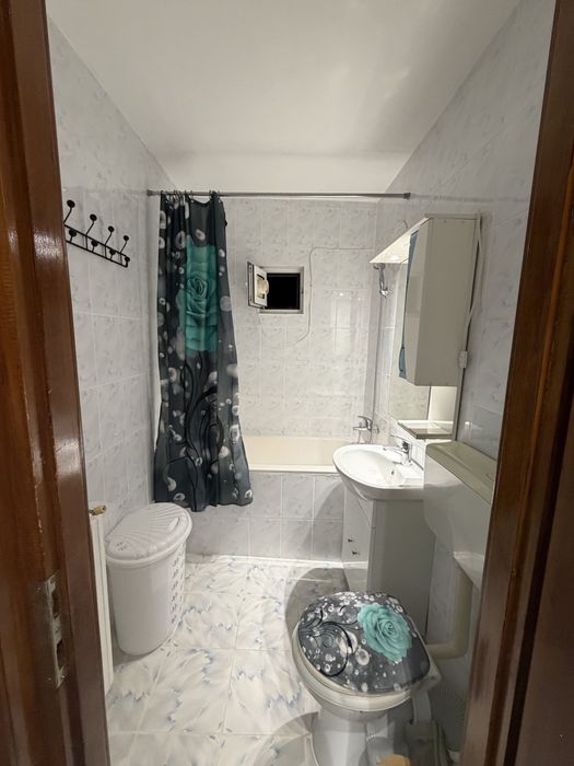 Inchiriez apartament in Sebes