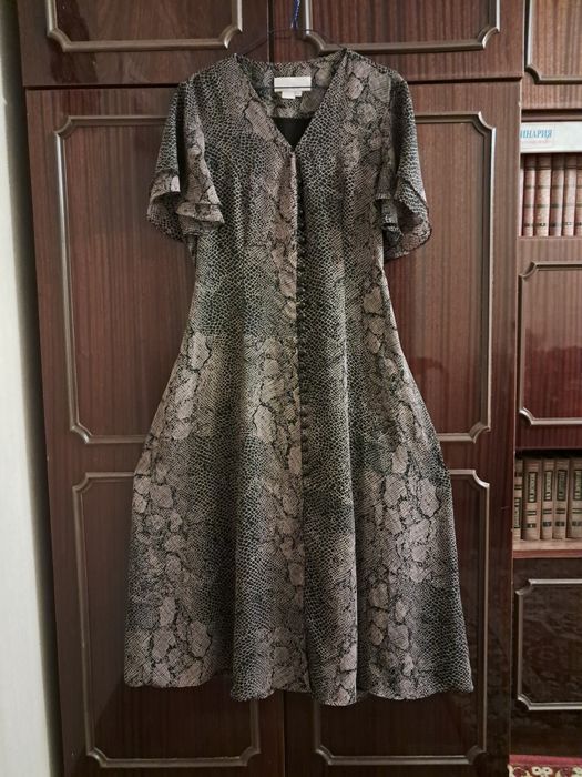 Платья разные,недорого.