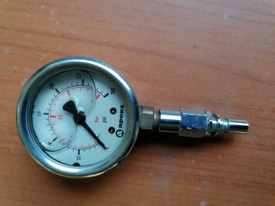 Контролен манометър