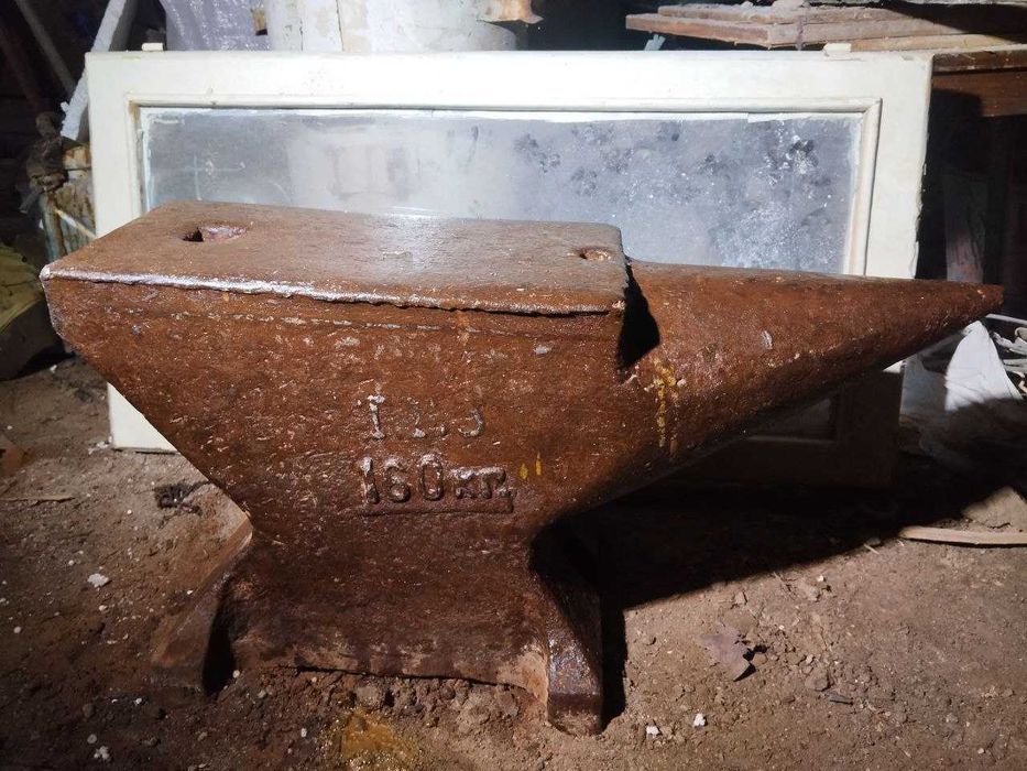 Наковальня металлическая в хорошем состоянии 160кг сделанная в СССР