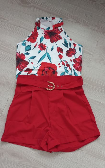 Top cu print floral si pantaloni scurti