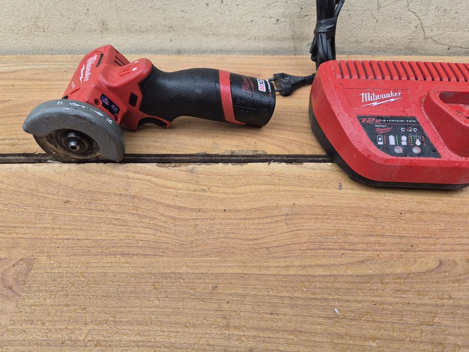 Polizor unghiular mini Milwaukee M12 FCOT
