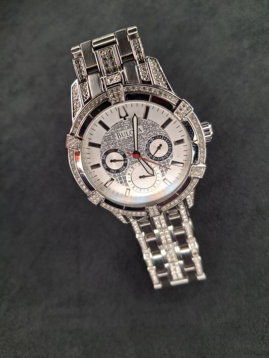 Ръчен часовник Bulova с  260  кристала  Swarovski