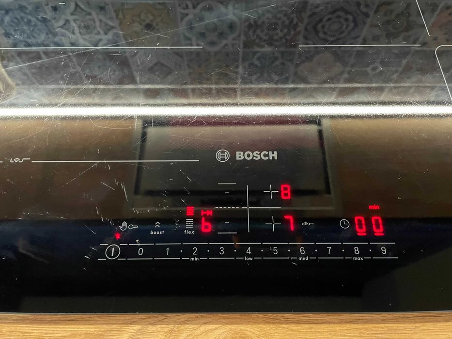 Керамичен плот за вграждане Bosch PXE611FC1E, счупено стъкло