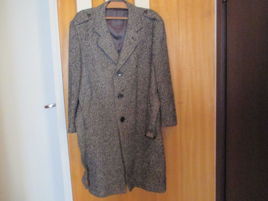 Стилно мъжко палто  80лв