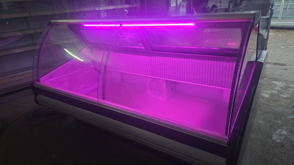 Vitrina mezeluri / lactate