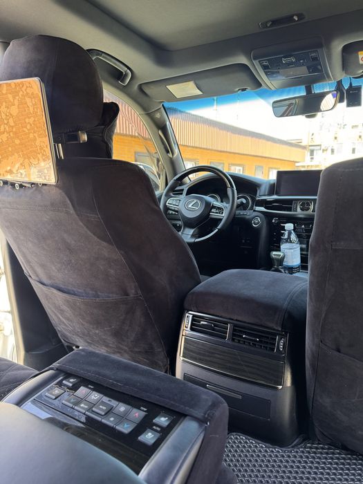 Аренда Lexus LX 570 с водителем