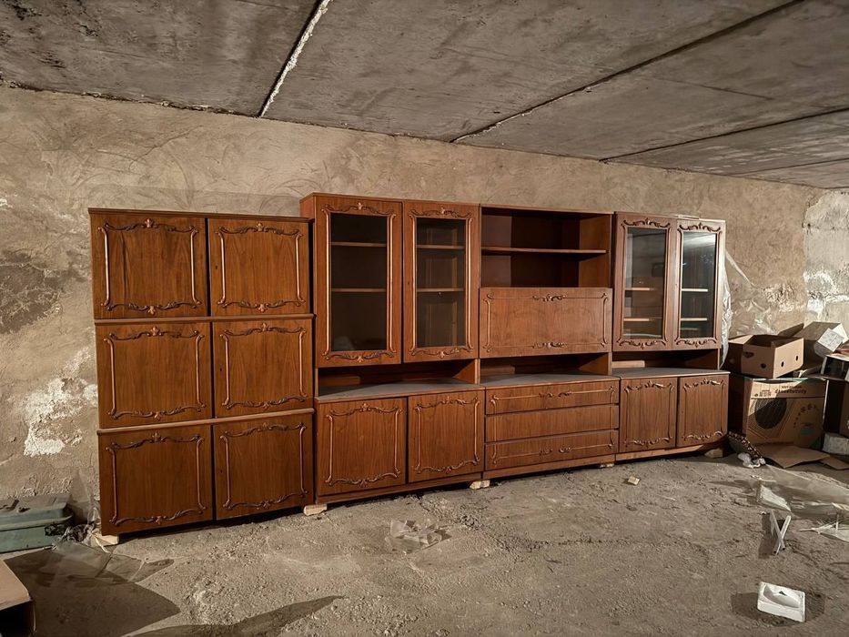 Продается гостинная мебель, состояние среднее, производство Россия