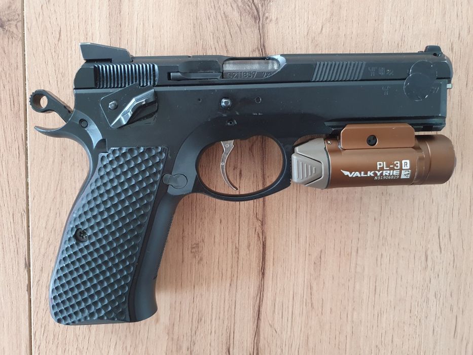 Olight PL Turbo și PL-3R Valkyrie FDE