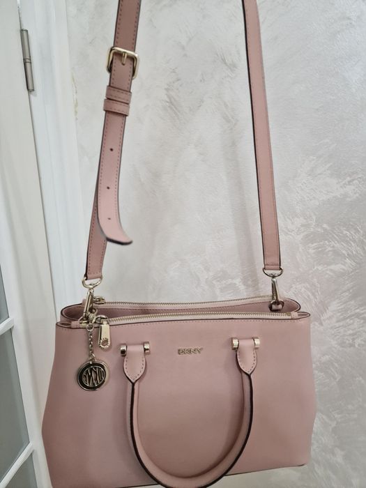 Geanta de umar DKNY