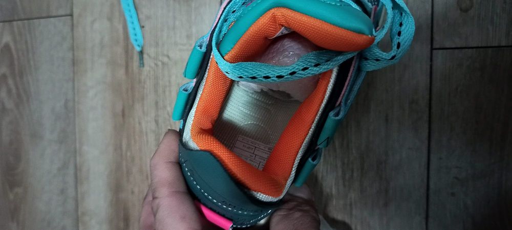 Văd adidașii pt copiii nr 38 nefolositi 150 ron