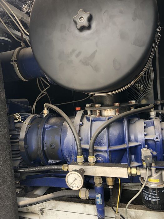 Винтова вакуум помпа Becker