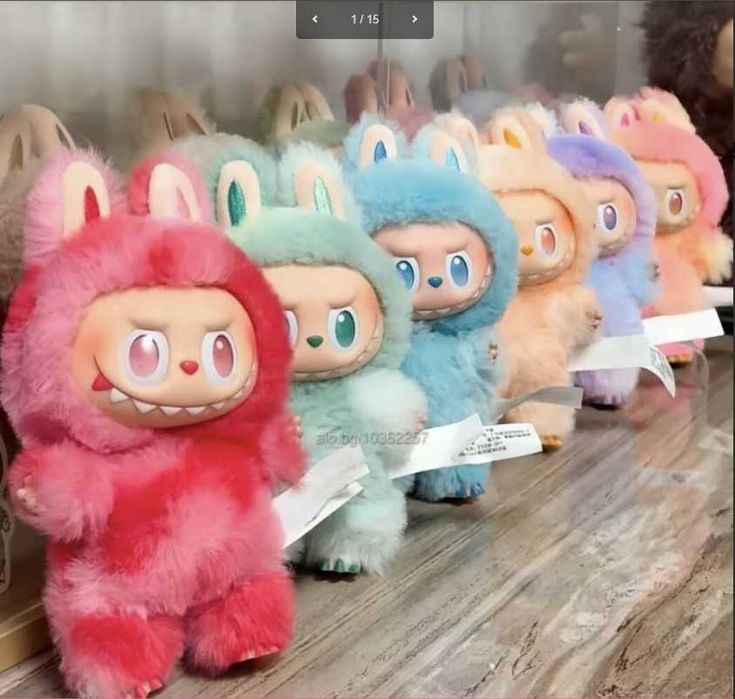 няколко  модели са    лабубу