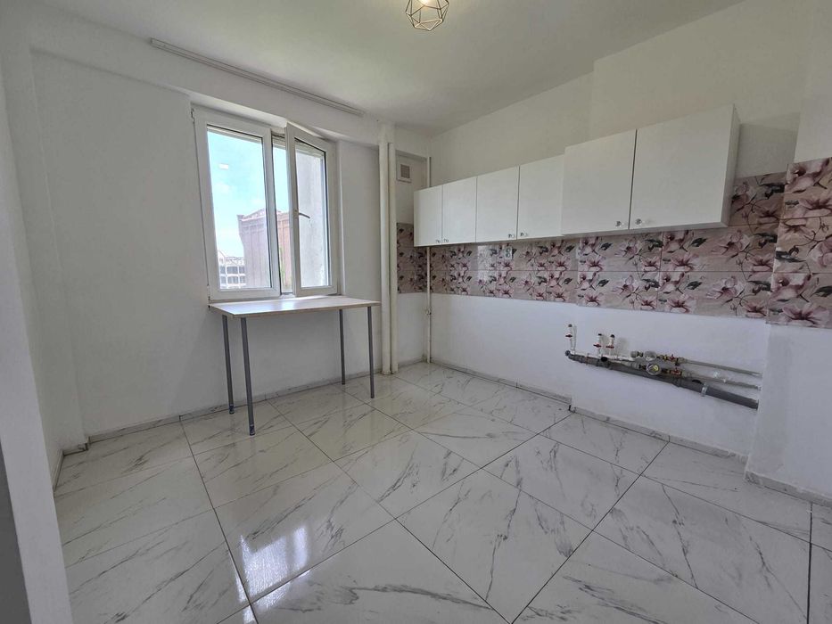 Particular, vand apartament 3 camere proaspat renovat Stefan cel Mare