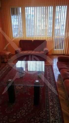 Дава се под наем Тристаен апартамент в Пловдив, Кючук Париж - 85 кв.м за 433.5 € - Снимка #11