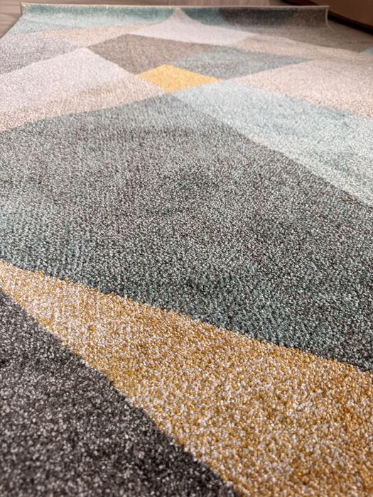 ЧИСТО НОВ килим Magnolia!