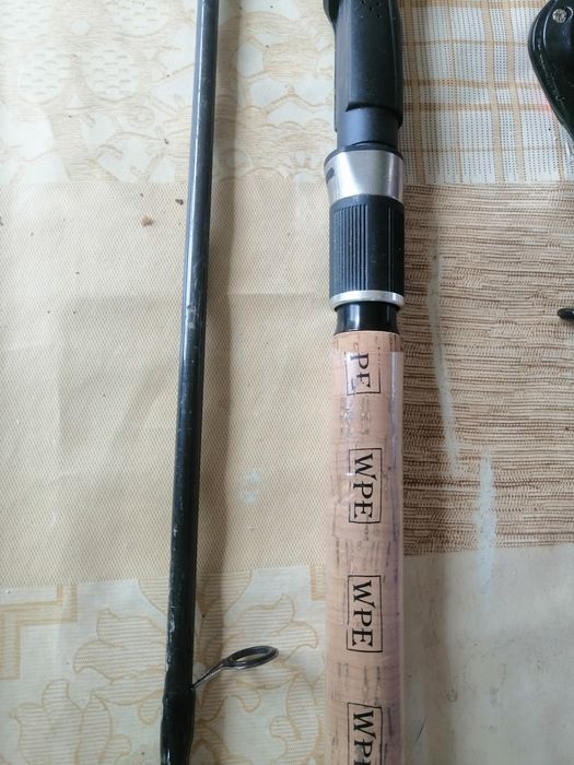 Продам спининги с катушками