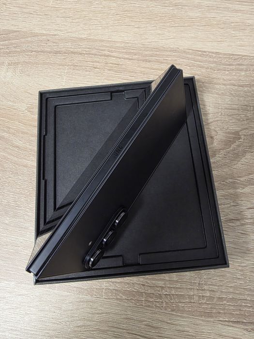 Vand Samsung Z fold 7 1 tb cu 16 gb ram cu pixel ecran