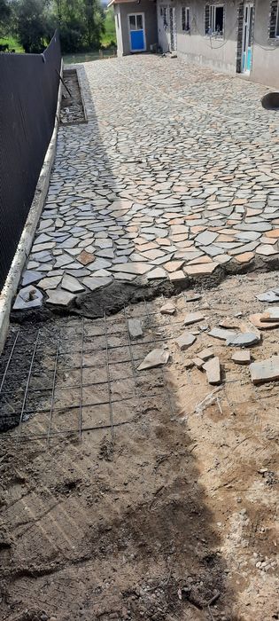 Piatră naturală de munte montaj și transport oriunde în tara