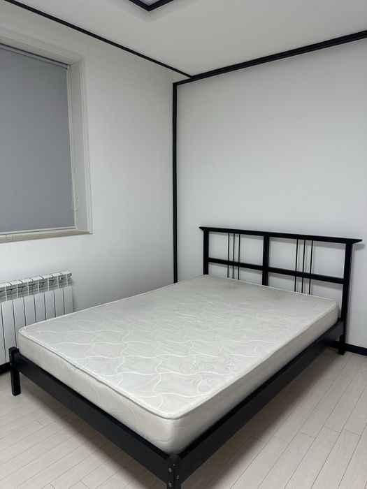 кровать IKEA с матрасом