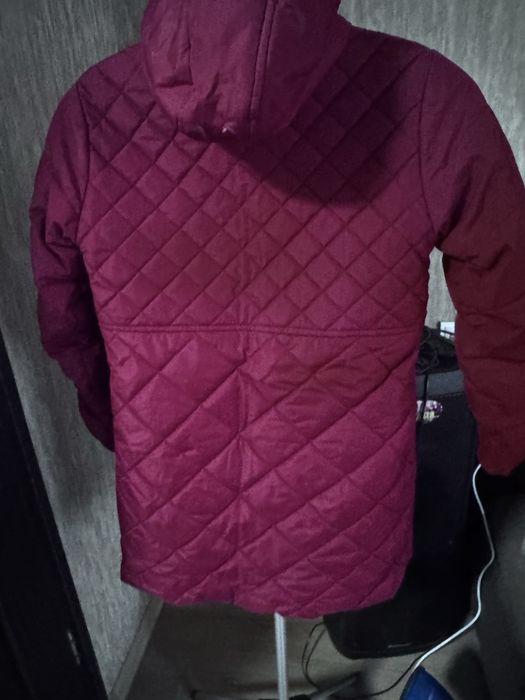 Отдам куртки на девочку 11-12 лет