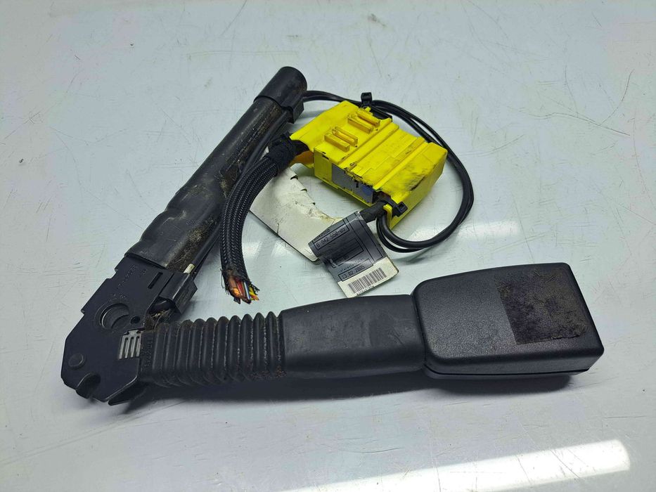 Capsa centura dreapta fata Bmw 1 (E81, E87) [Fabr 2004-2010] 7126296