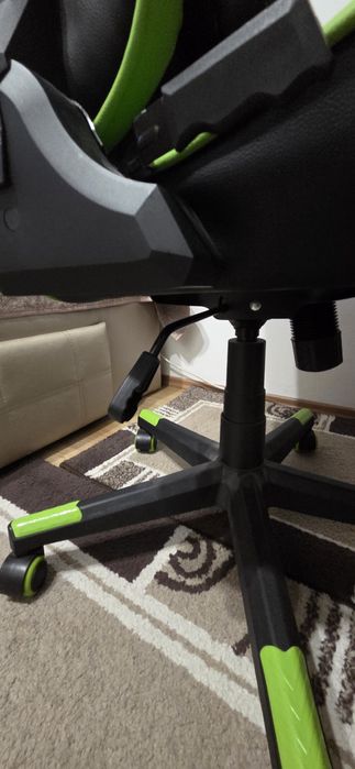 Scaun ergonomic (gaming)