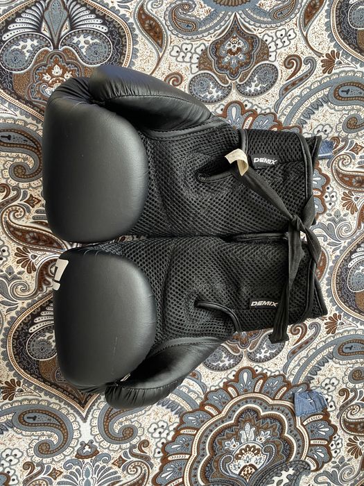 Продаю боксерские перчатки