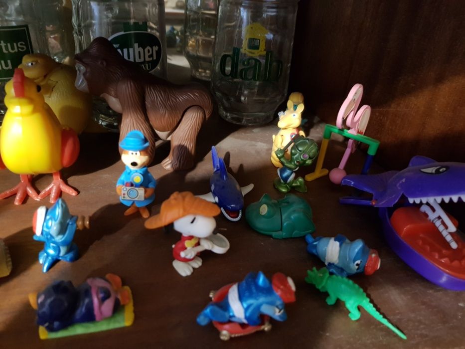 Продавам фигурки от киндер