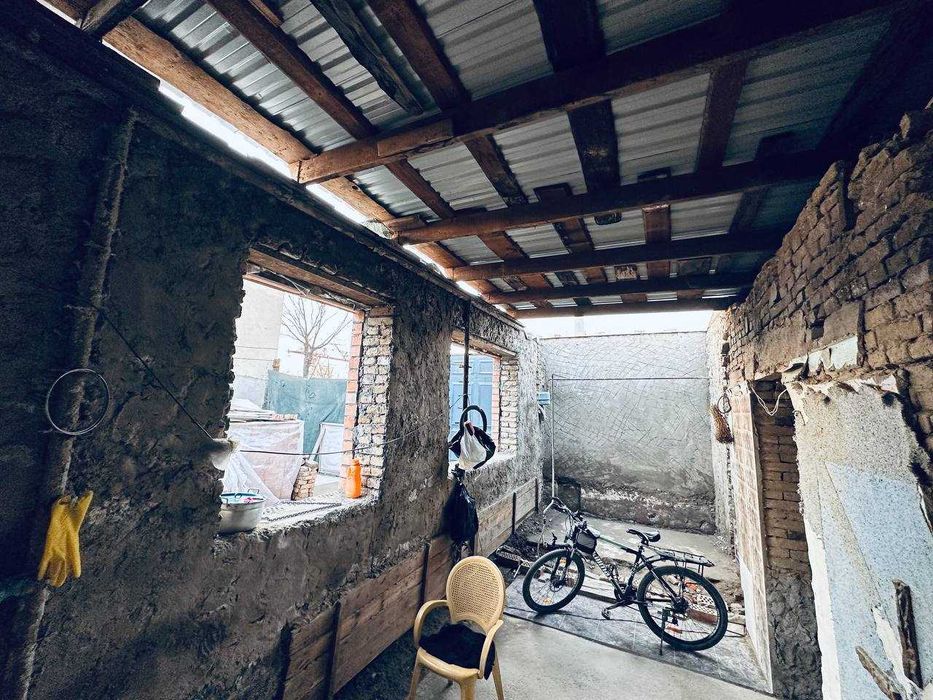 Продаю свой торцевой участок 3,5 сотки на стадии (строительство 40%)