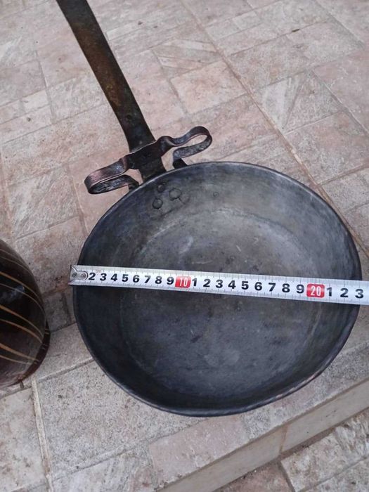 Стар меден тиган и месингова ваза