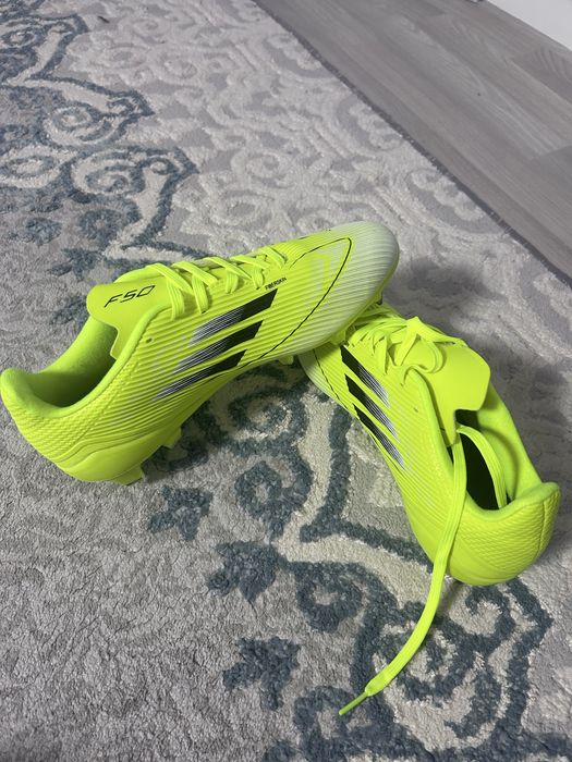 Бутсы 43размер әлі киілмеген