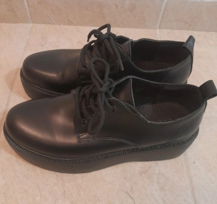 Pantofi cu platforma