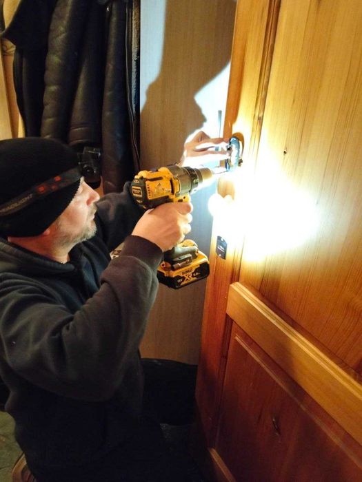 Вскрытие замка, замена замков, ручек, сердцевин. Установка замков.