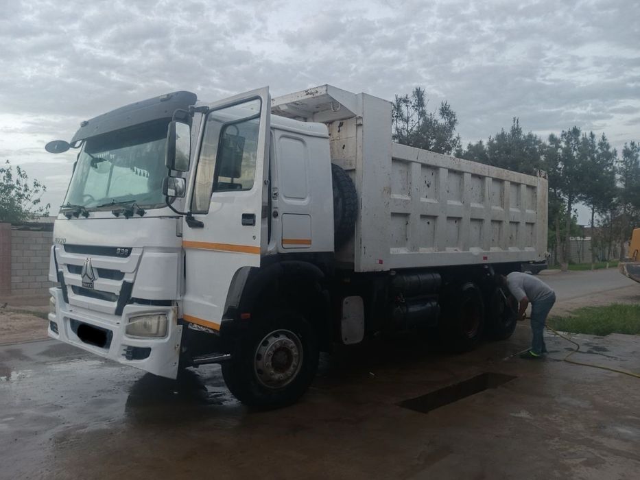 Howo samosval     srochna   sotiladi.