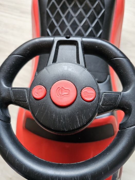 Червена кола за бутане