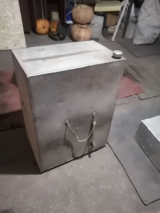 Продам баки с нержавеющей стали.