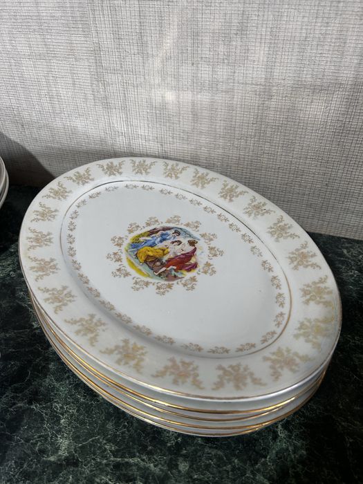 Полный комплект посуды